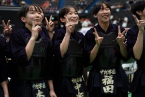 玉竜旗2026で優勝した中村学園の選手たち