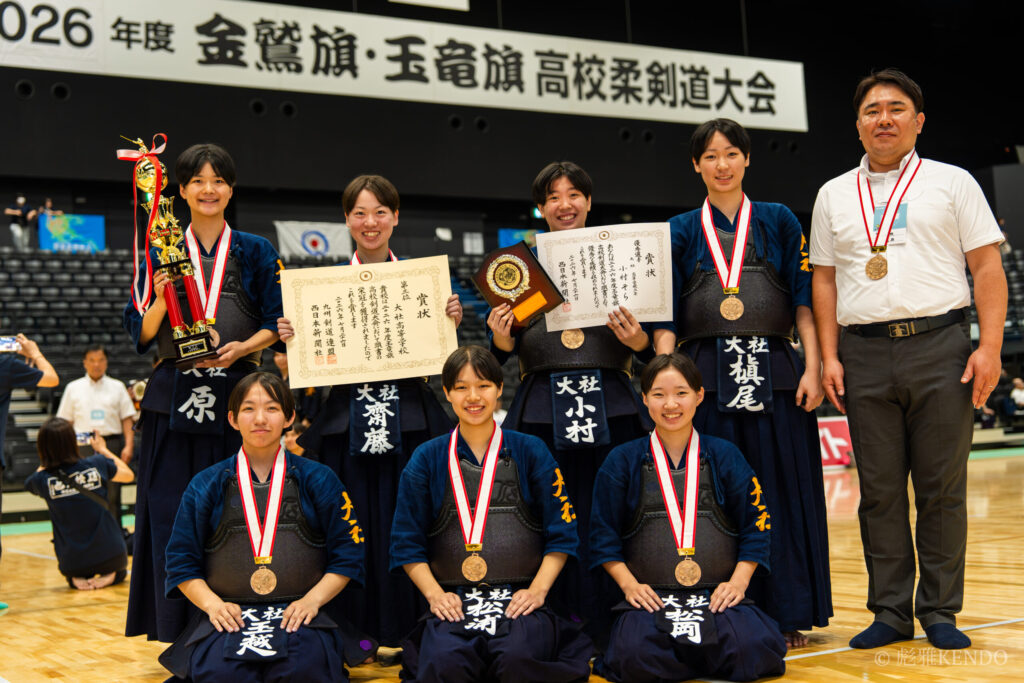 玉竜旗2026 女子第3位の大社高校(島根)の記念写真