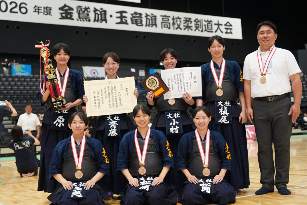 玉竜旗2026女子で第3位となった大社の集合写真
