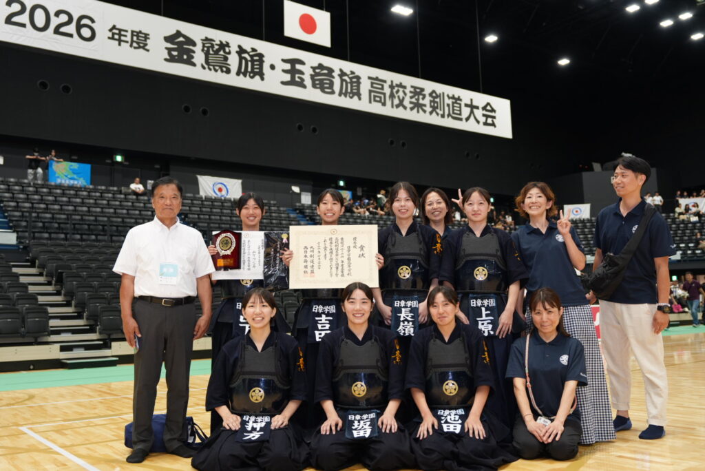 玉竜旗2026女子でベスト8の日章学園の集合写真